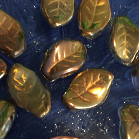 Czech glass leaves - Picture 4 of 5